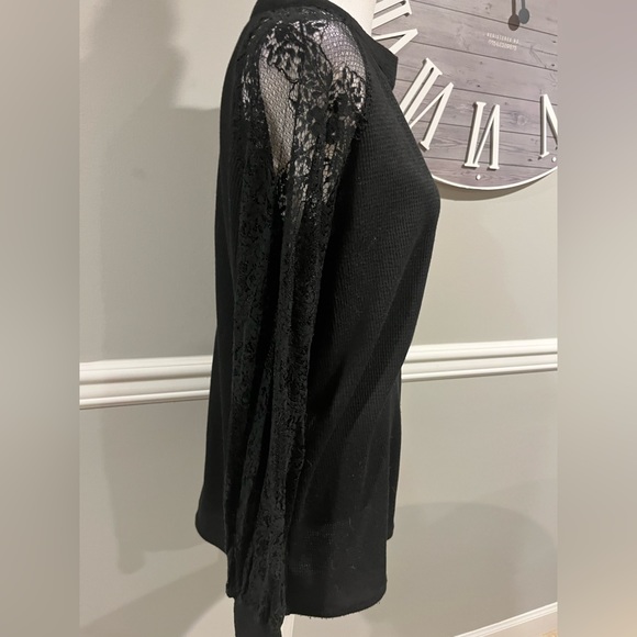 Women's Black Lace Long Sleeve Top - So pretty on! NWOT Size Med… - Picture 4 of 11
